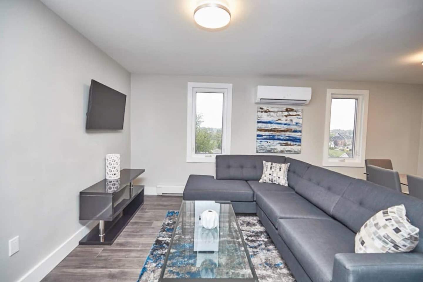 Fallsview Boutique 2bd 4a * Niagara Falls